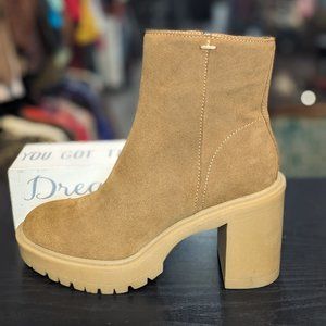 ‼️SOLD IN STORE‼️ Dolce Vita Chunky Heel sz. 7.5